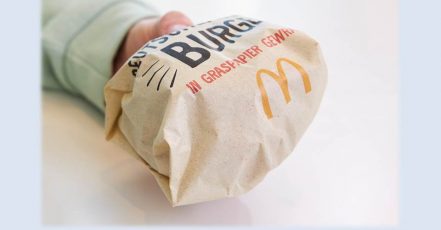 Bild: McDonalds_Verpackung_Graspapier (Bildrechte: McDonald's Deutschland, Fotograf: McDonald's Deutschland LLC)