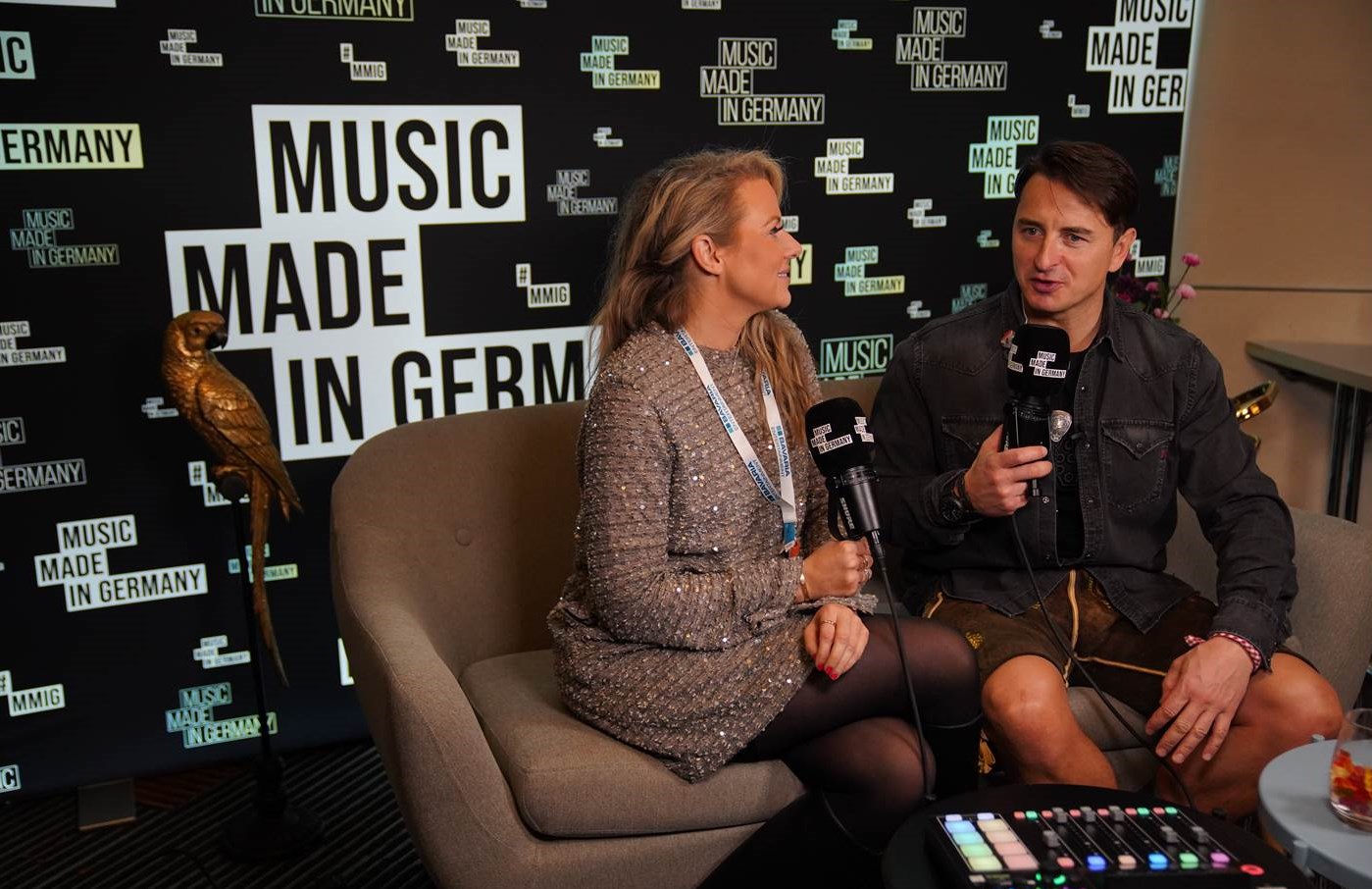 Miriam Audrey Hannah im Gespräch mit Andreas Gabalier (Bildrechte: Audiotainment Südwest)