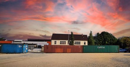 Die Seecontainer für die Motorworld Streetart Gallery stehen schon bereit (Bildrechte: Motorworld)