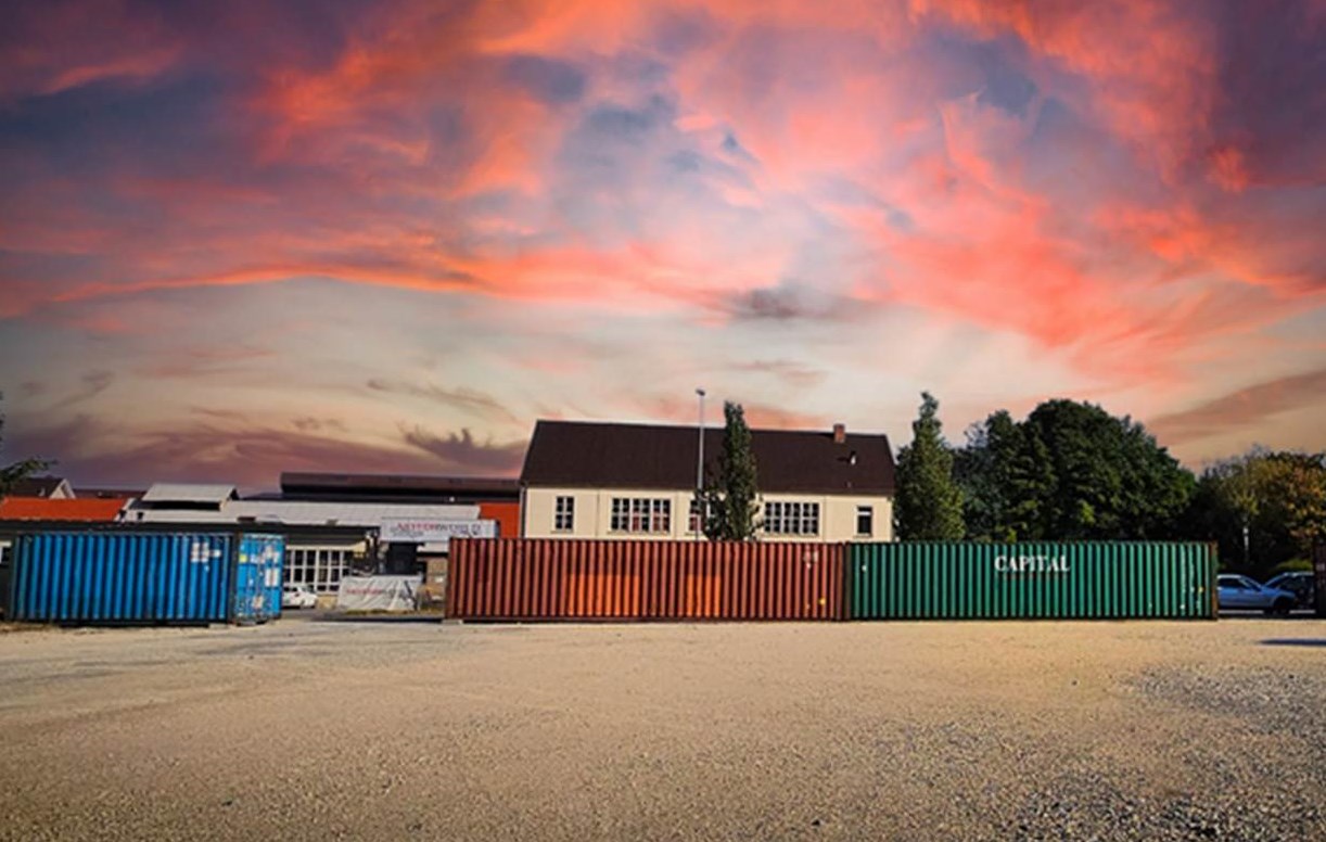 Die Seecontainer für die Motorworld Streetart Gallery stehen schon bereit (Bildrechte: Motorworld)