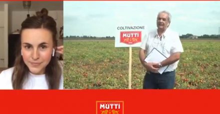 Screenshot: Video "Tomatenernte in Italien erleben" (Quelle: https://mutti-parma.com/de/tomatenernte-in-italien-erleben/)