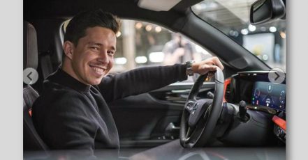Bild: Nico Santos fährt Opel Mokka – Opel Markenbotschafter-Kampagne 2021