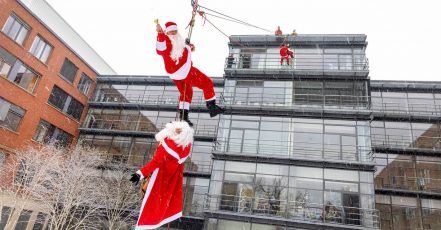 Nikolaus-Abseil-Aktion im Helios Klinikum Berlin-Buch (Bildquelle: Helios Kliniken GmbH)