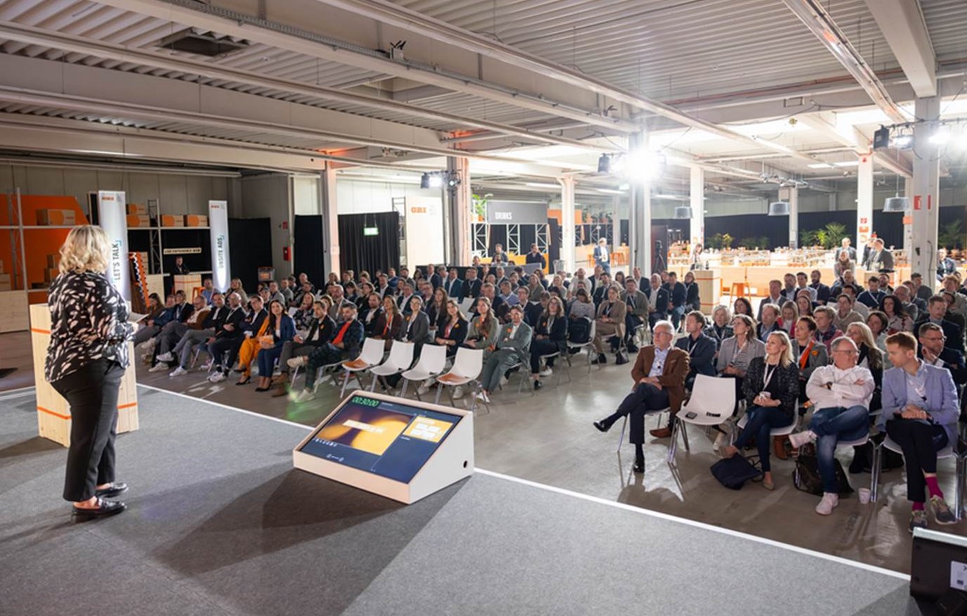 Mehr als 200 Markenpartner waren zum ersten OBI RETAIL MEDIA LIVE EVENT am 10. April 2025 nach Tente gereist. Das B2B-Event fand in einem ehemaligen OBI Markt statt, der für die Veranstaltung neu eingerichtet wurde. (Foto: OBI First Media Group)