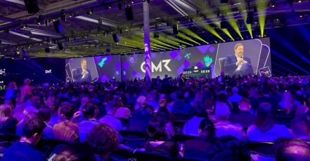 OMR26 – Festival Recap auf marketingScout.com – Szene von Tag 2 – Bundesfinanzminister Lars Klingbeil live auf der OMR Main Stage (Foto: marketingScout.com Redaktion)