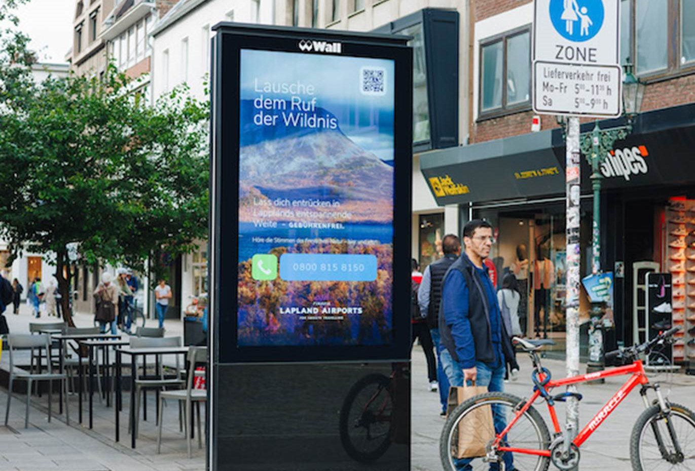 ine Servicenummer verbindet mit der Natur Lapplands - Plakatmotiv der Call the Wilderness Kampagne von Finavia / Lapland Airports. (Bildrechte: Finavia)