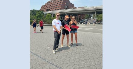 PLAY Geburtstagsaktion 2023 – Zarima und Lia qualifizieren sich für den Spontan-Trip nach Island (Bildrechte: PLAY)