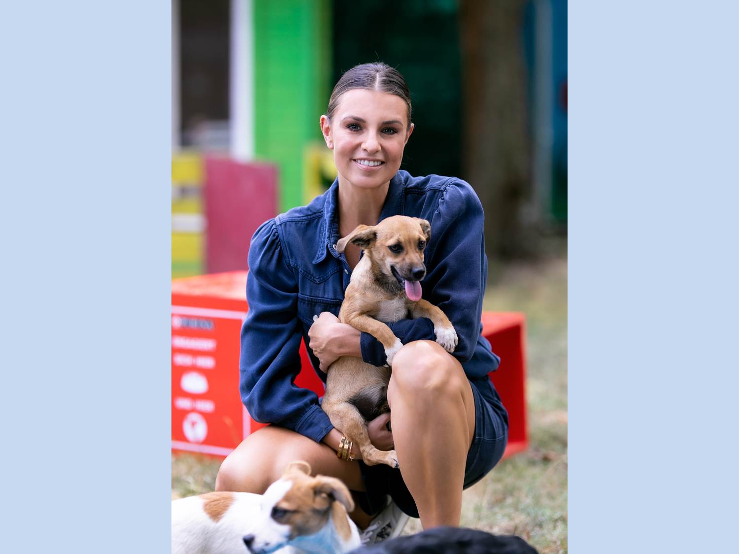 TV-Moderatorin Laura Wontorra im Tierheim Dormagen für die Aktion #PURINAhilft (Bildrechte: Nestlé Purina PetCare Deutschland GmbH, Fotograf: JOSHUA SAMMER)