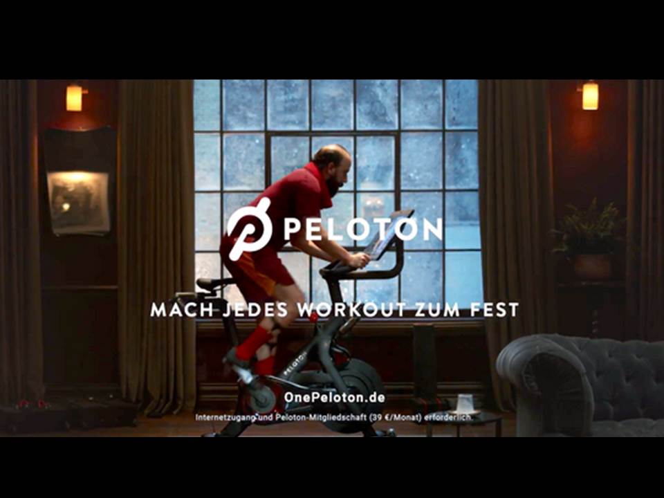 Bild: "Mach jedes Workout zum Fest" - Szene aus dem Kampagnen-Video, Peloton Weihnachtskampagne 2021