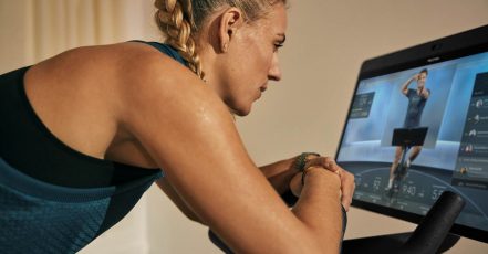 Peloton launcht neue Kampagne "Motivated by Love" mit Angelique Kerber, Tennis-Star und Peloton-Mitglied