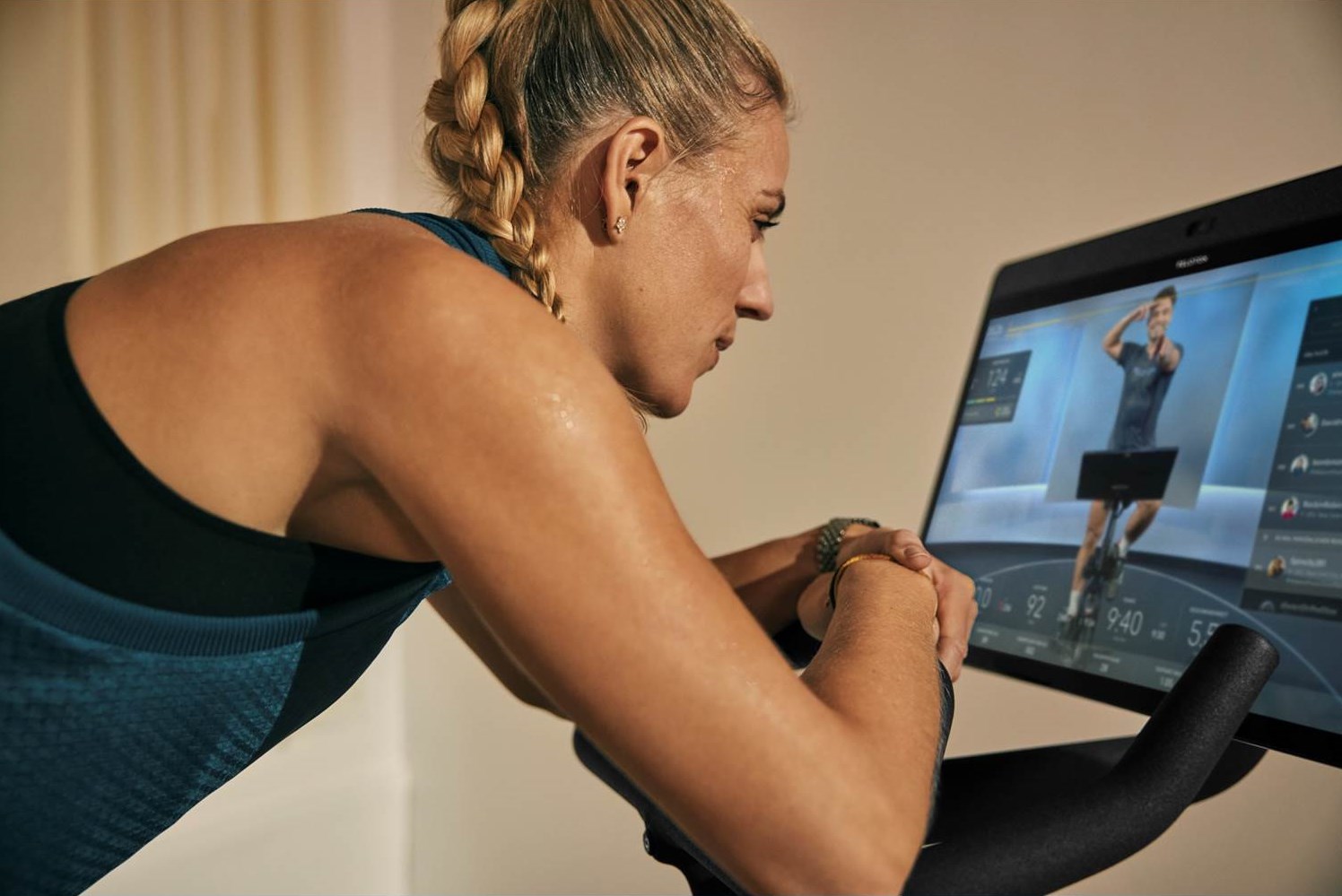 Peloton launcht neue Kampagne "Motivated by Love" mit Angelique Kerber, Tennis-Star und Peloton-Mitglied