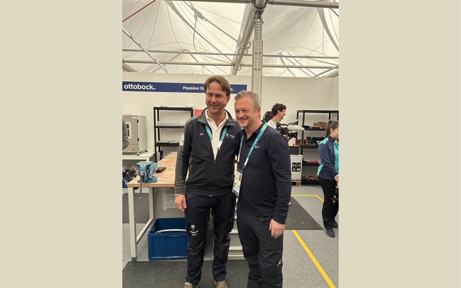 Peter Franzel, Head of Global Exhibitions, Events & Sports bei Ottobock, und IPC-Präsident Andrew Parsons (Copyright: Ottobock)