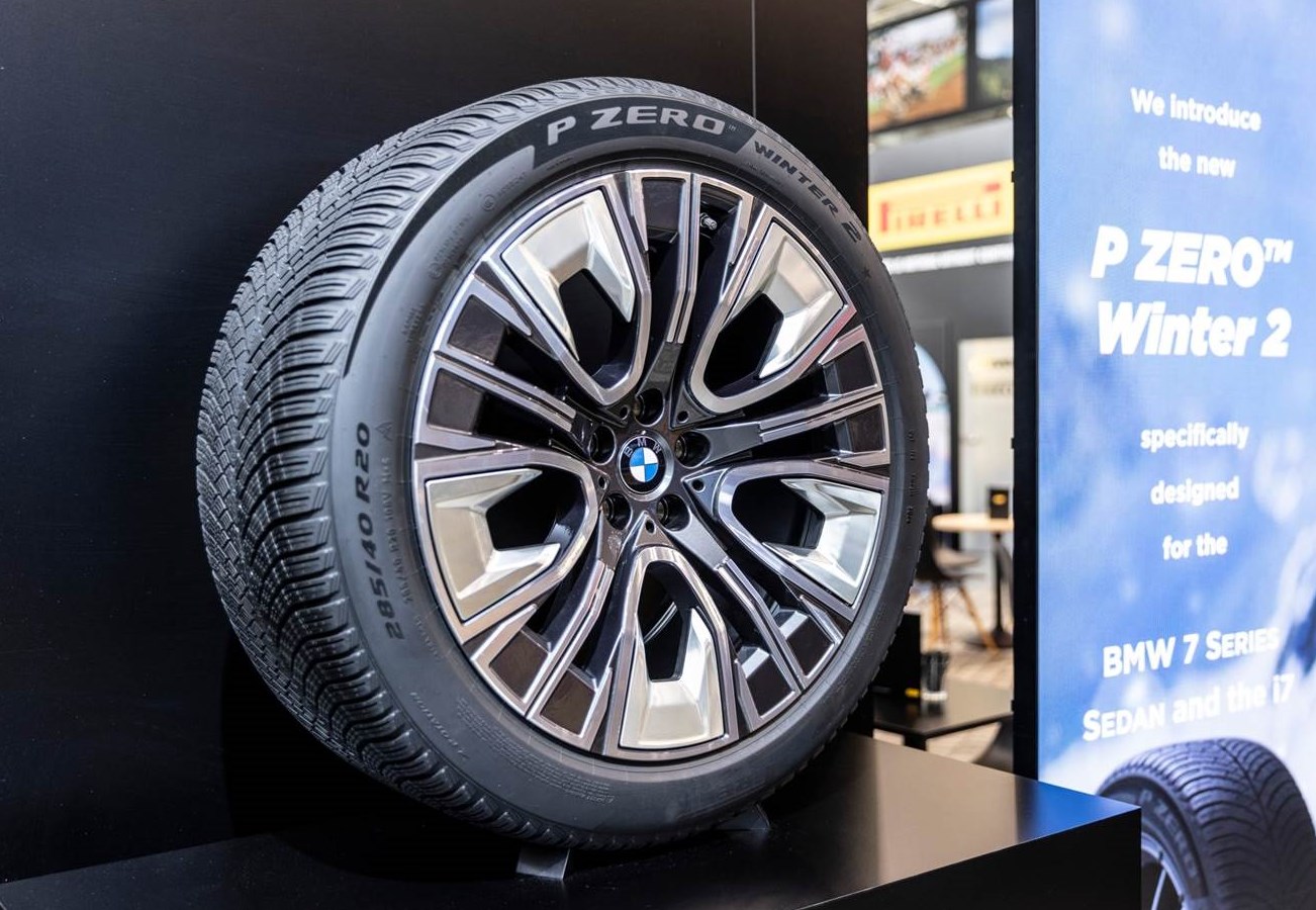 Der neue Pirelli P Zero Winter 2 für den 7er BMW, ausgestellt auf der Tire Cologne (Bildquelle und Bildrechte: BMW Group)