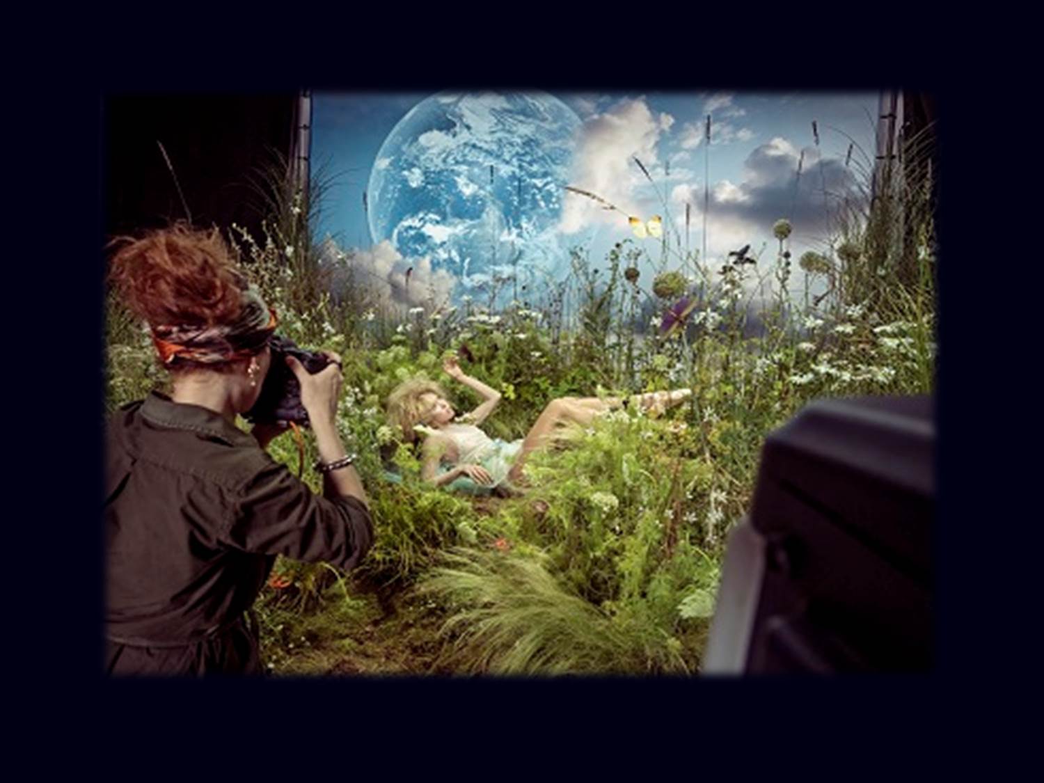 Eines der Motive vom Making-of des 49. Pirelli Kalenders. Fotografiert wird Lila Moss, Tochter von Model-Ikone Kate Moss.