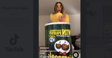 Screenshot: #PlayWithPringles auf TikTok