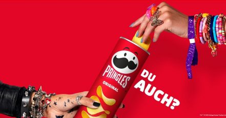 Visual der neuen Pringles-Kampagne in Deutschland, Juli 2026. Social Snacking im Fokus. (Copyright: Mars Inc.)