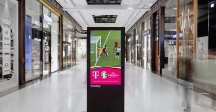 Telekom und Ströer zeigen auf über 5.500 Public-Video-Screens alle Tore der Fußball-EM 2024 in Fast-Echtzeit mit Hilfe von KI (Bildquelle / Bildrechte: Deutsche Telekom / Ströer)