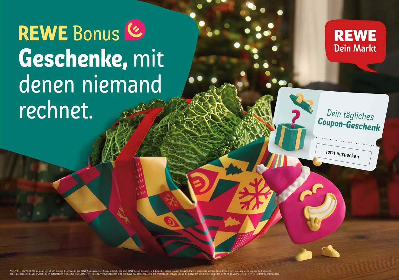 Augenzwinkernde REWE Weihnachtskampagne 2025 – Weihnachtsüberraschungen mit Bo aus dem REWE Bonusprogramm (Quelle: REWE)