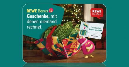 Motiv der REWE Weihnachtskampagne 2025 mit Bo (Quelle: REWE)