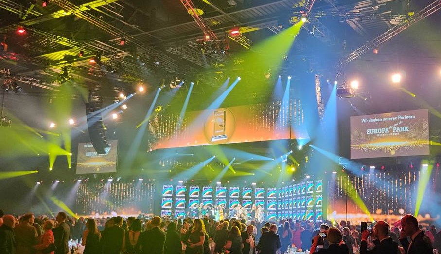 Spontanes Stimmungsbild von der Radio Regenbogen Award Show 2024 – Show-Finale in der Europa-Park Arena (Bildrechte: marketingScout.com Redaktion)