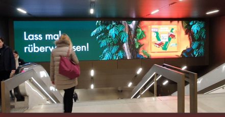 DOOH Kampagne für die neuen veganen Schokoladen von Ritter Sport. Digitale Außenwerbefläche von Ströer.