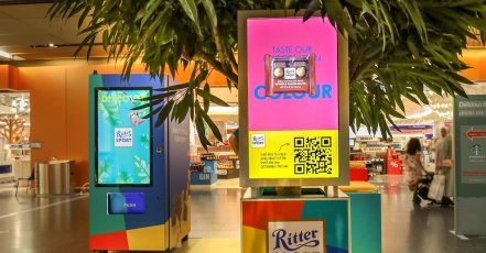 Ritter Sport-Kampagne "Colorful World of Chocolate" – Sample-Automat am Frankfurter Flughafen, Terminal 2