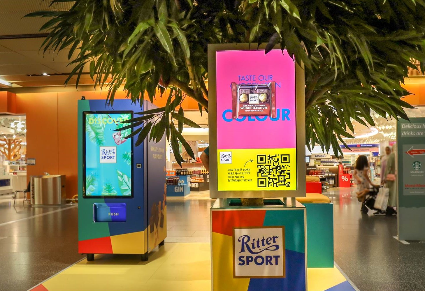 Ritter Sport-Kampagne "Colorful World of Chocolate" – Sample-Automat am Frankfurter Flughafen, Terminal 2