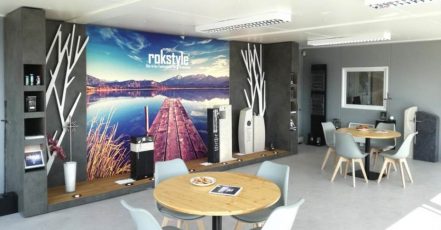 Bild: Erstes Shop in Shop System für Grabsteine gewinnt Design Award. (Foto / Copyrights: Rokstyle)