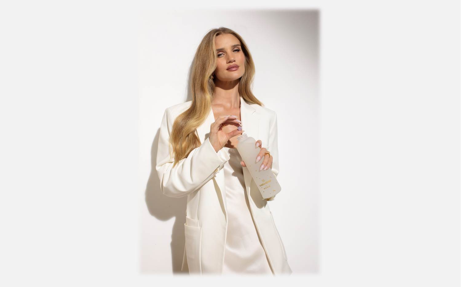 Rosie Huntington-Whiteley kooperiert mit waterdrop (Copyrights: waterdrop)