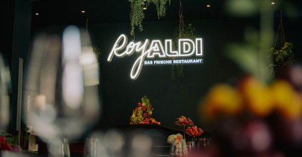 Key Visual RoyALDI – Pop-Up-Restaurant und Beilagen-Dinner am 22. Juli 2024 in Köln, veranstaltet von ALDI SÜD (Bildrechte: ALDI SÜD)