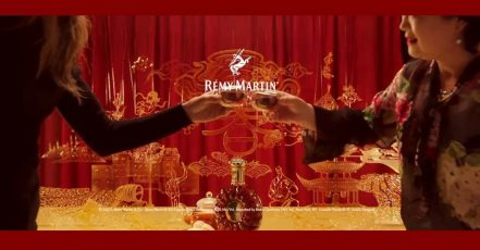 Screenshot: Making-of-Video der Rémy Martin XO "SWEET ART". Die bekannte Spirituosen-Marke wünscht ein "süßes Jahr des Ochsen".
