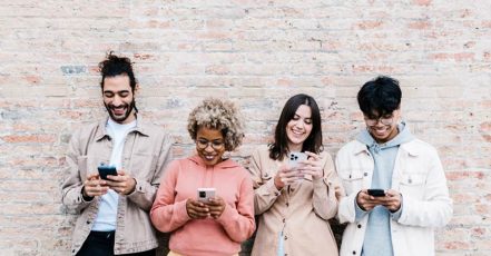 Bildmotiv zu den Ergebnissen der Seedtag-Studie - 64% der Deutschen ziehen kostenlose werbefinanzierte Digitalangebote vor. (Bildquelle: Envato Elements / xapdemolle)