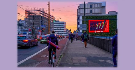 Motiv der globalen Sephora Kampagne in 3D auf der "The Green Digital" Werbefläche am Standort Wehrhahn im Herzen von Düsseldorf (Bildquelle / Bildrechte: blowUP media)