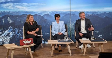 Szene vom AlpenKlimaGipfel 2025 auf der Zugspitze (Copyright: Allgäu GmbH, Klaus Fischer)