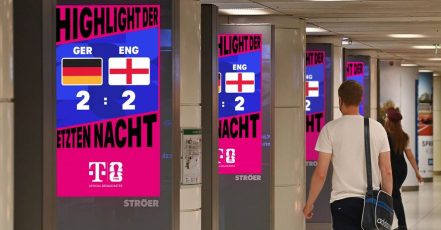 Die Telekom bringt ausgewählte Tore und Highlights der FIFA WM 2026 auf digitalen Screens von Ströer (Quelle: Telekom)
