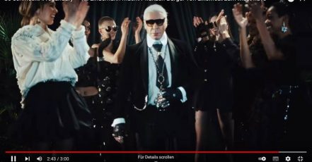 Bild: Screenshot aus dem Youtube-Video | So schmeckt #veganuary – Till Lindemann macht Pflanzen-Burger von LikeMeat zum Must-have (Screenshot v. 11.01.2022)