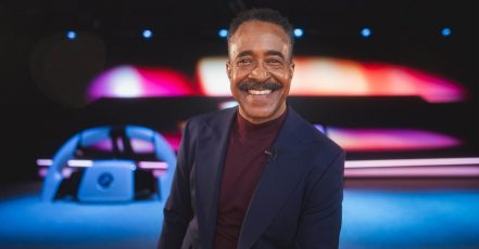 Der amerikanische Schauspieler und Comedian Tim Meadows moderiert die Enthüllung der nächsten Generation von BMW iDrive auf der CES 2025. (Bildquelle: BMW Group)Der amerikanische Schauspieler und Comedian Tim Meadows moderiert die Enthüllung der nächsten Generation von BMW iDrive auf der CES 2025. (Bildquelle: BMW Group)