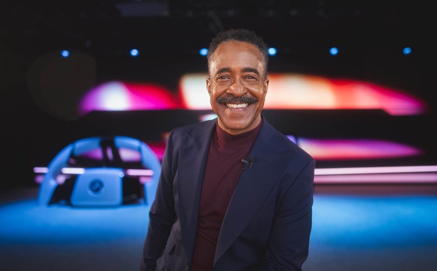 Der amerikanische Schauspieler und Comedian Tim Meadows moderiert die Enthüllung der nächsten Generation von BMW iDrive auf der CES 2025. (Bildquelle: BMW Group)Der amerikanische Schauspieler und Comedian Tim Meadows moderiert die Enthüllung der nächsten Generation von BMW iDrive auf der CES 2025. (Bildquelle: BMW Group)