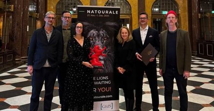 Szene von der Preisverleihung – Natourale Awards 2024 – 29.11.2024 im Kurhaus Wiesbaden. Das Team von Tourism Ireland freut sich über ihren Award. (Bildrechte: Tourism Ireland)