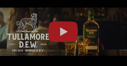 Screenshot (v. 01.09.2023) aus dem Tullamore D.E.W. TV-Spot "Wo ist Isabelle?", zu sehen auf YouTube