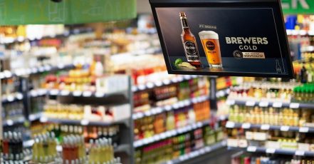 Warsteiner Werbung am PoS auf dem C.A.P. Screen von Cyreen, einer neuen Technologie, die von EL CARTEL vermarktet wird
