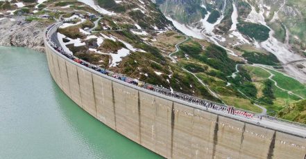 Foto: Weltrekord auf der Staumauer Mooserboden beim 4. Line Dance Alp Festival in Zell am See-Kaprun (©Zell am See-Kaprun)