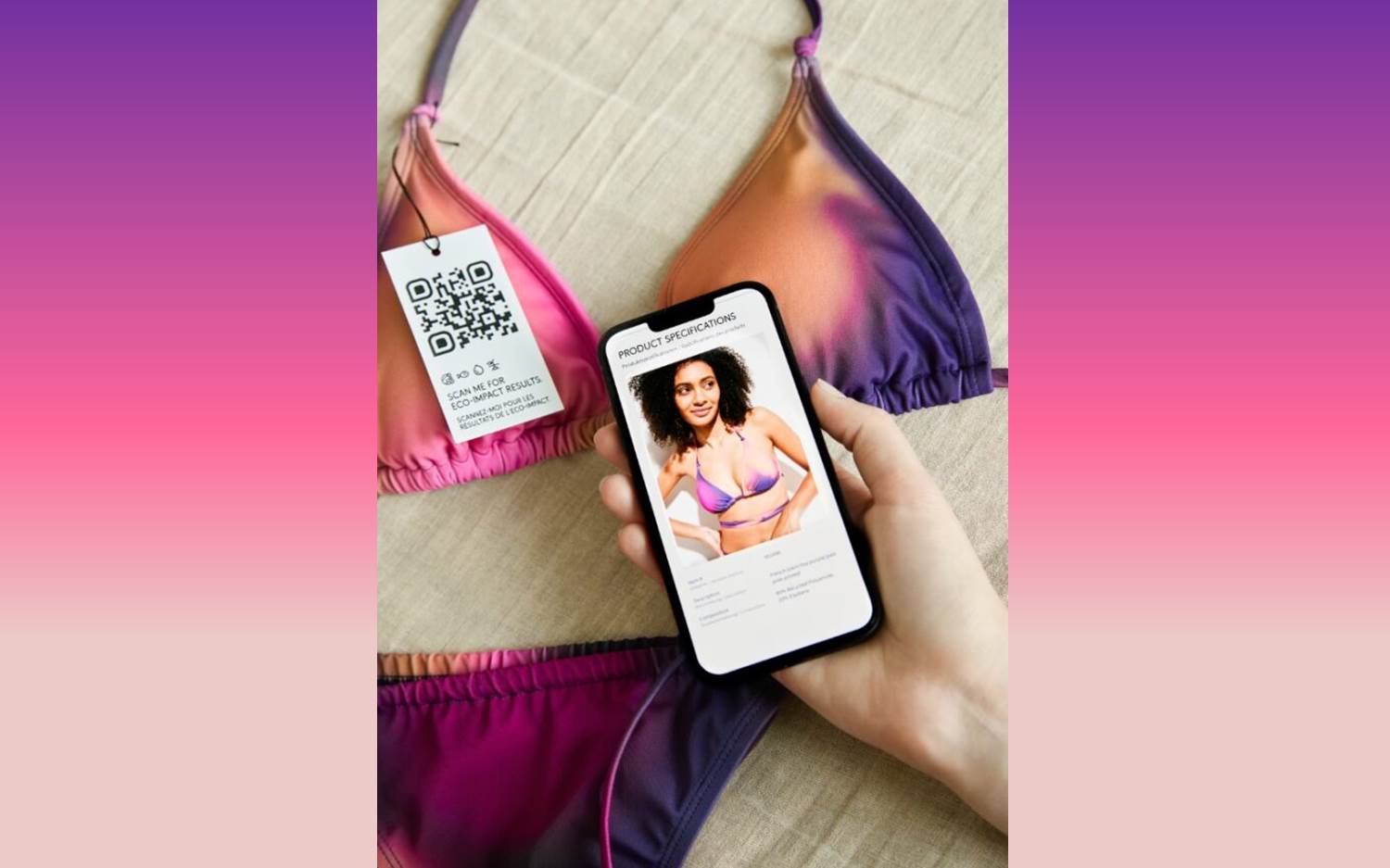 bonprix Bikini mit Sustainability Passport. Beim Scan des QR Codes gelangt man auf eine Landingpage mit Informationen zur Umweltbilanz des Produktes entlang der Lieferkette. (Bildrechte: bonprix)