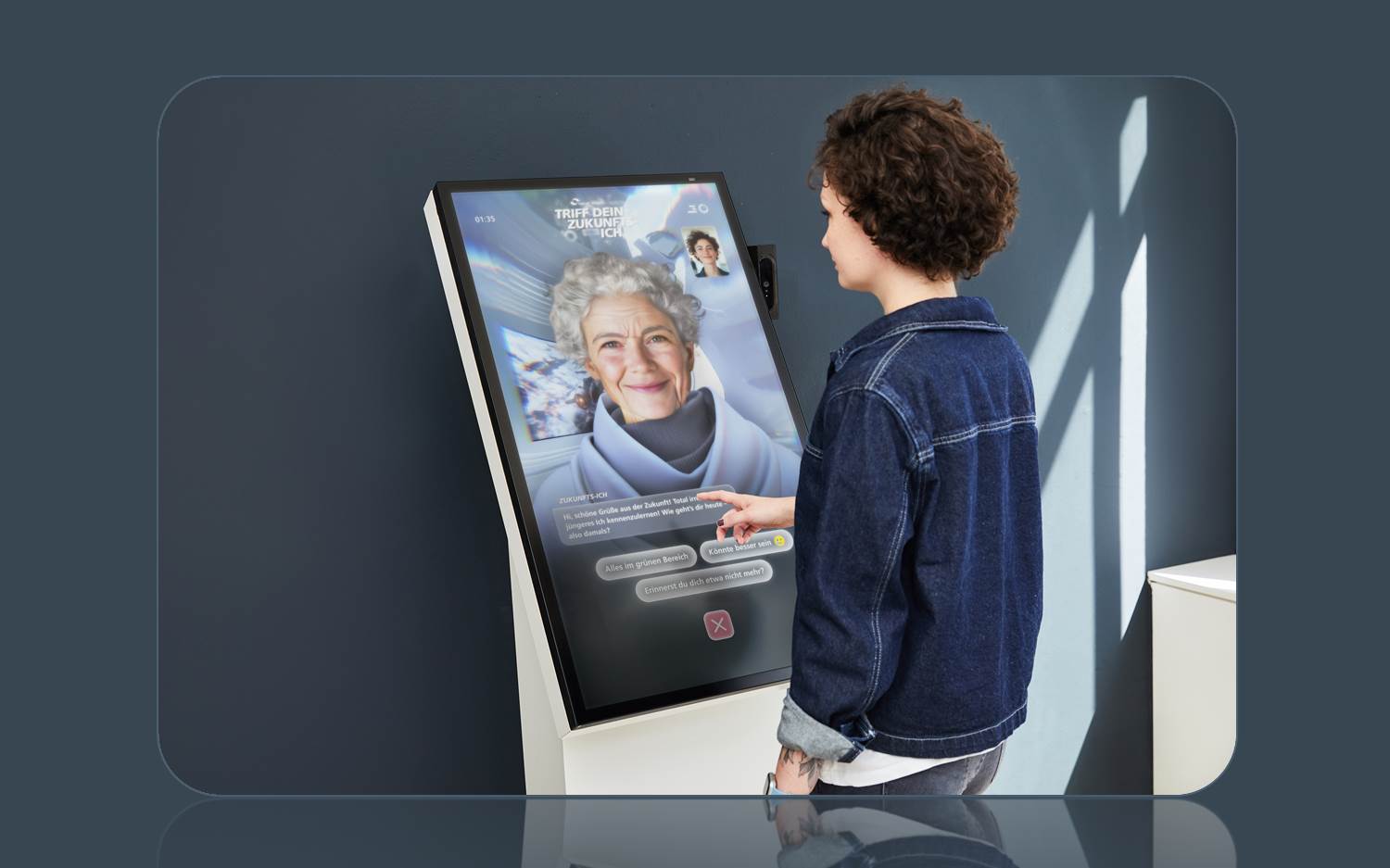 Display in einer Sparkasse mit der neuen Altersvorsorge-Kampagne der neue leben Lebensversicherung AG in Zusammenarbeit mit der Hamburger Agentur Curious Company (Bildrechte: Curious Company x neue leben)