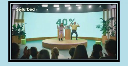 Screenshot v. 17.09.2024 aus dem aktuellen refurbed TV-Spot Kaffeemaschine (Quelle: YouTube; Link s.o.)