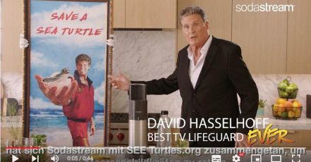 Bild: Szene aus dem SodaStream Earth Day Kampagnen-Video 2022 mit David Hasselhoff